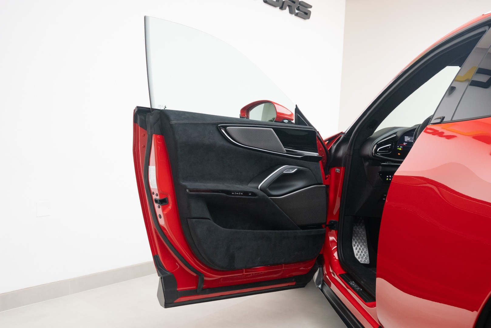 2025 FERRARI PUROSANGUE | FULL CARBON | MAIN DEALER SERVICE | HIGH SPEC